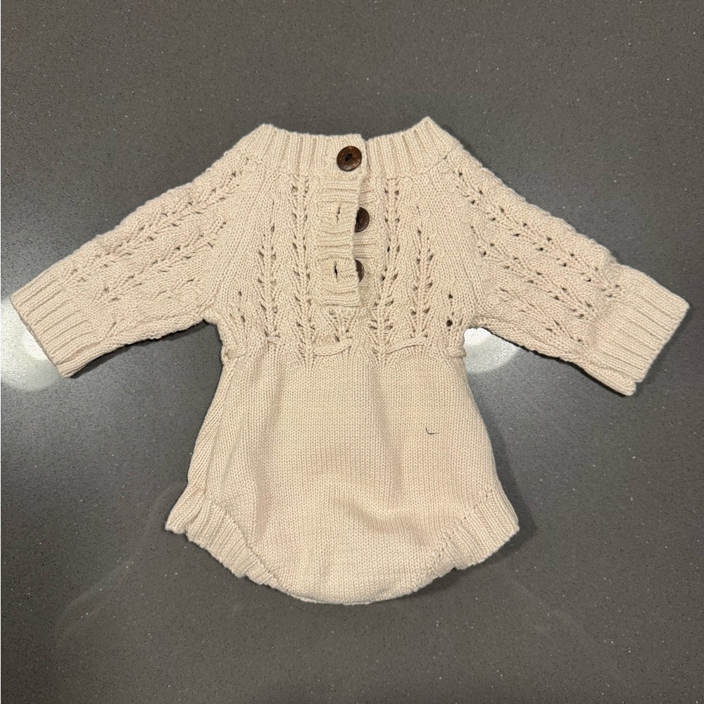 Cable-Knit newborn onesie - Picture 2 of 5